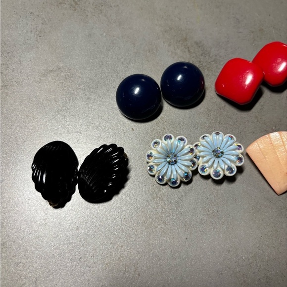 Mixed Sets of Colorful Vintage Clip-on Earrings - Picture 2 of 13